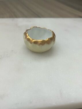 Vintage Rare Porcelain Swirl Shell Shaped Salt Cellar